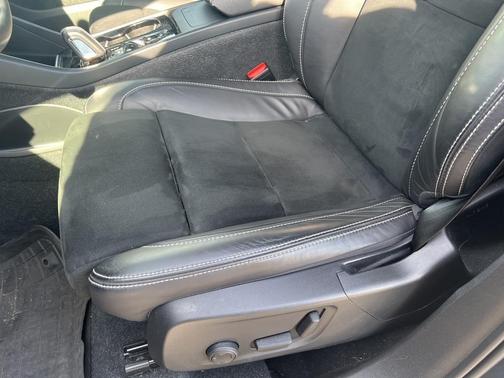 2022 Volvo XC40 T5 R-Design