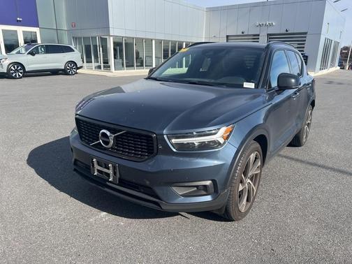 2022 Volvo XC40 T5 R-Design