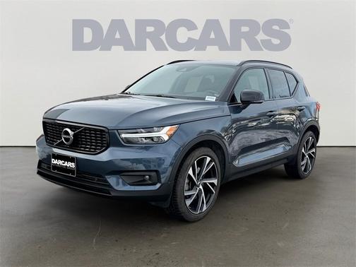 2022 Volvo XC40 T5 R-Design