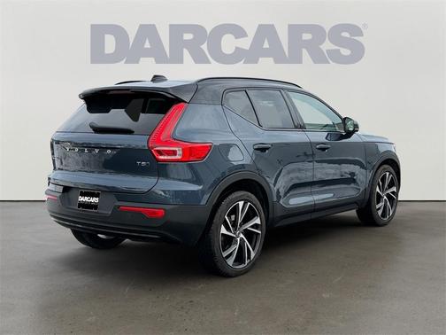 2022 Volvo XC40 T5 R-Design