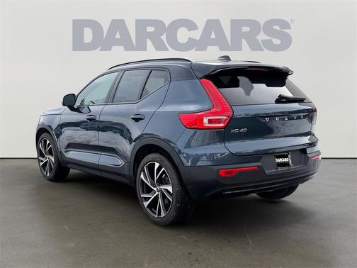2022 Volvo XC40 T5 R-Design