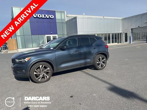 2022 Volvo XC40 T5 R-Design