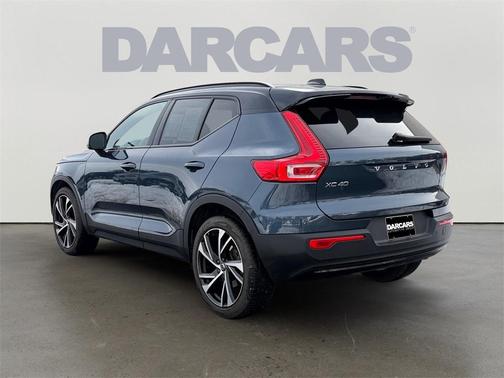 2022 Volvo XC40 T5 R-Design