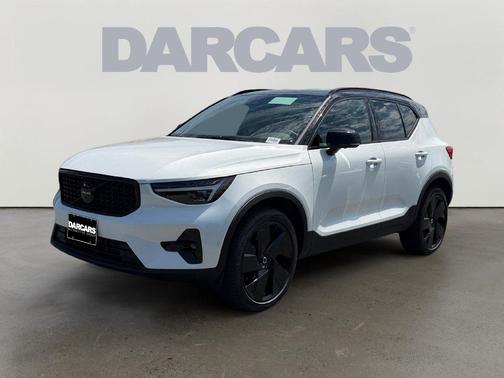 Crystal White 2026 Volvo XC40 B5 Ultra Black Edition