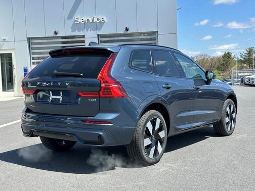 2025 Volvo XC60 Plug-In Hybrid T8 Plus