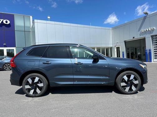 2025 Volvo XC60 Plug-In Hybrid T8 Plus