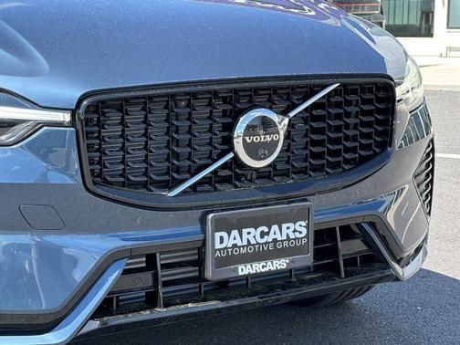 2025 Volvo XC60 Plug-In Hybrid T8 Plus