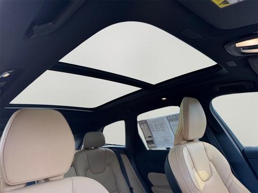2022 Volvo XC60 B6 Inscription