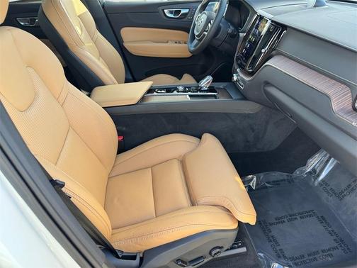 2022 Volvo XC60 B6 Inscription