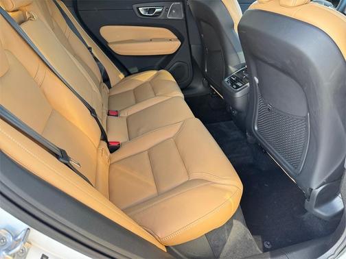 2022 Volvo XC60 B6 Inscription