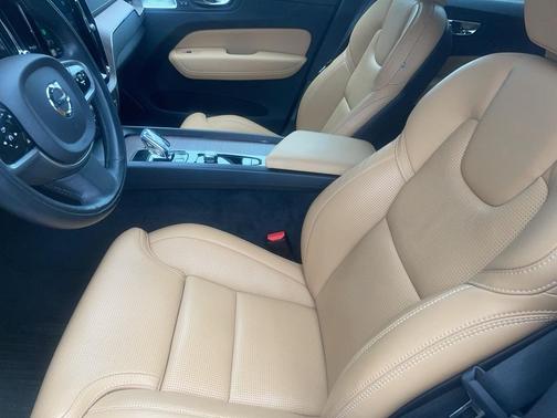 2022 Volvo XC60 B6 Inscription
