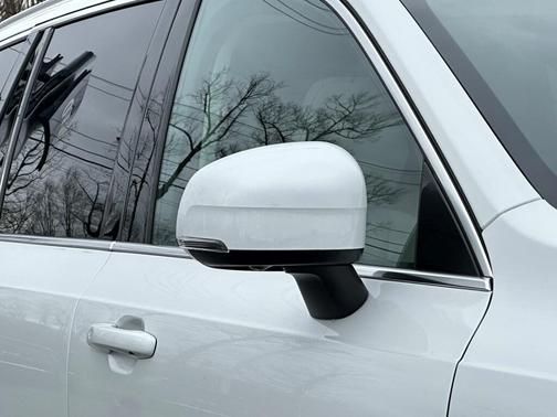 2025 Volvo XC90 B6 Ultra