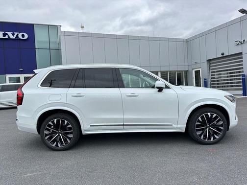 2025 Volvo XC90 B6 Ultra
