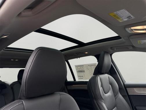 2026 Volvo XC90 Plug-In Hybrid T8 Ultra Dark Theme 7-Seater