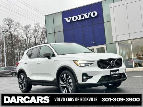 2025 Volvo XC40 B5 Plus Dark Theme