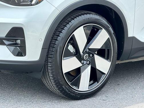 2024 Volvo XC40 Recharge Pure Electric Twin Plus