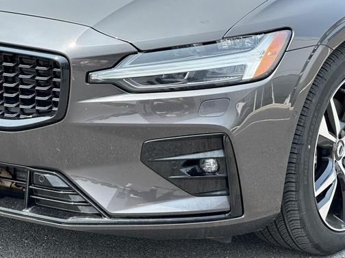 2025 Volvo S60 B5 Plus