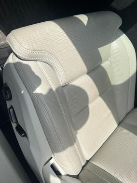 Crystal White 2023 Volvo XC60 B5 Ultimate Dark Theme