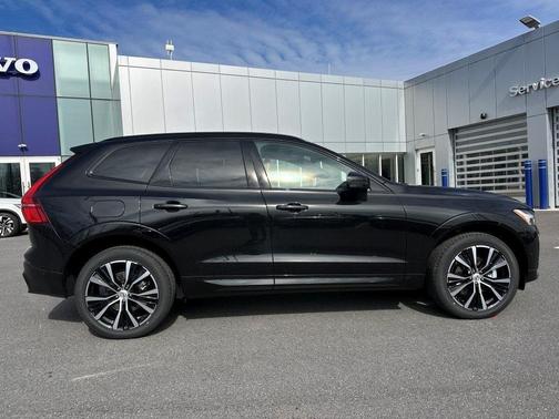 2025 Volvo XC60 B5 Ultra