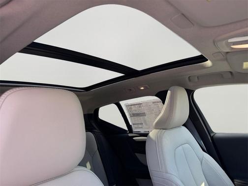 2026 Volvo XC40 B5 Ultra