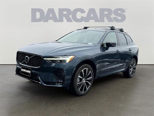 2023 Volvo XC60 B5 Ultimate Dark Theme