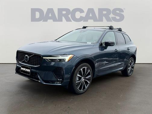 2023 Volvo XC60 B5 Ultimate Dark Theme