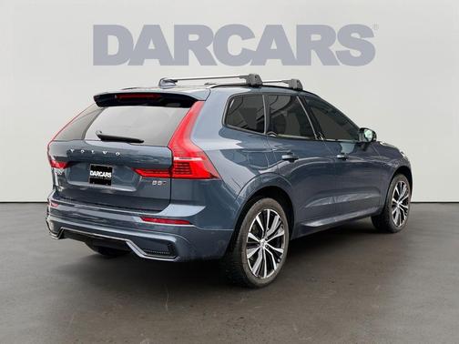 2023 Volvo XC60 B5 Ultimate Dark Theme