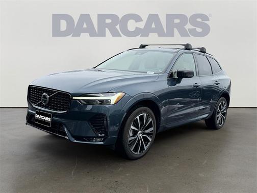 2023 Volvo XC60 B5 Ultimate Dark Theme