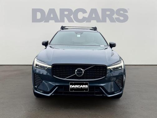 2023 Volvo XC60 B5 Ultimate Dark Theme