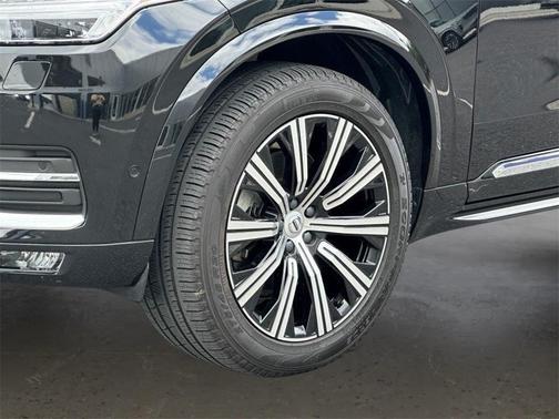2023 Volvo XC90 B5 Plus