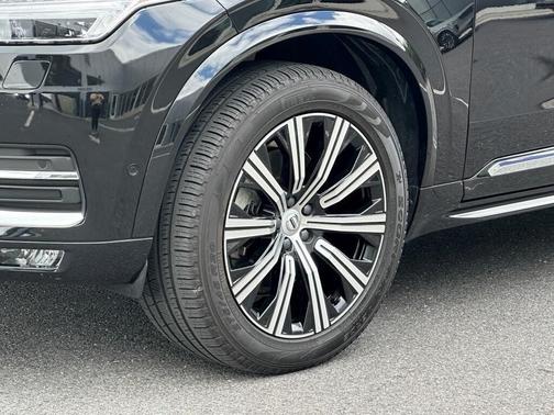 2023 Volvo XC90 B5 Plus