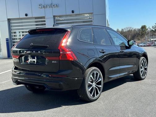 2025 Volvo XC60 B5 Ultra
