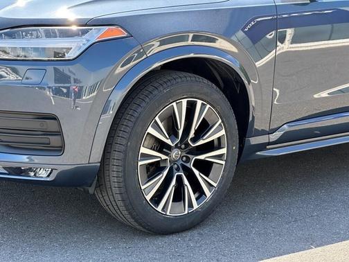 2022 Volvo XC90 T6 Momentum 6 Passenger