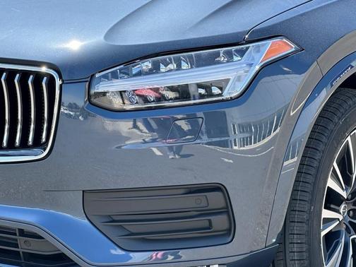 2022 Volvo XC90 T6 Momentum 6 Passenger