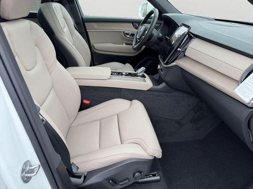 2026 Volvo XC90 B6 Ultra 6-Seater