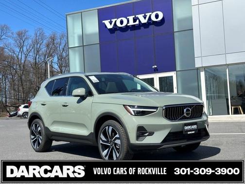 2025 Volvo XC40 B5 Ultra Bright Theme