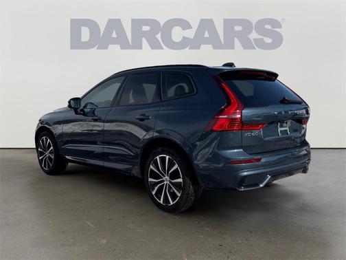 2024 Volvo XC60 B5 Ultimate Dark Theme