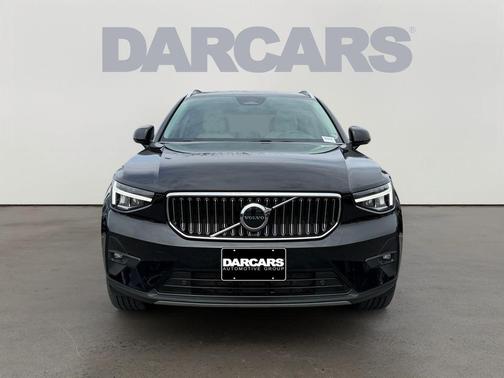 Onyx Black Metallic 2023 Volvo XC40 B5 Plus Bright Theme