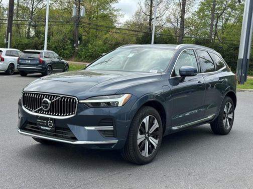 2023 Volvo XC60 Recharge Plug-In Hybrid T8 Plus Bright Theme