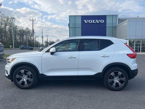 Crystal White 2019 Volvo XC40 T5 Inscription