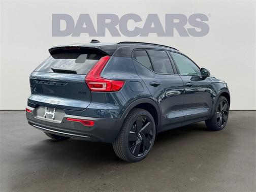 2026 Volvo XC40 B5 Ultra Black Edition