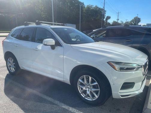 Ice White 2019 Volvo XC60 T5 Momentum