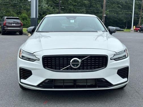2024 Volvo S60 Recharge Plug-In Hybrid T8 Plus Dark Theme