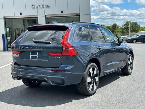 2025 Volvo XC60 Plug-In Hybrid T8 Plus