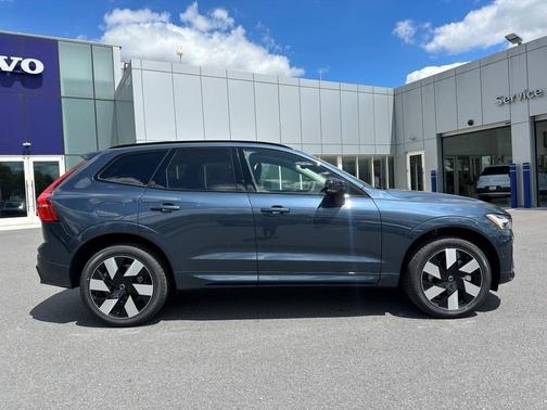 2025 Volvo XC60 Plug-In Hybrid T8 Plus