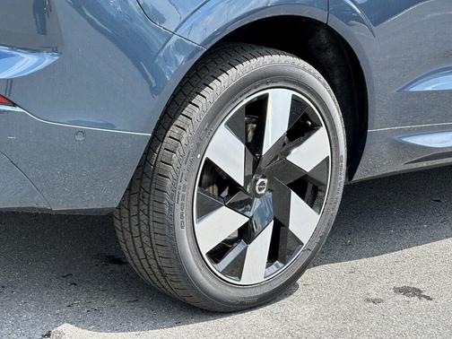 2025 Volvo XC60 Plug-In Hybrid T8 Plus