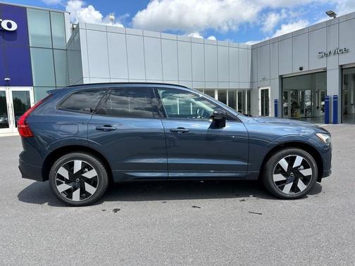 2025 Volvo XC60 Plug-In Hybrid T8 Plus