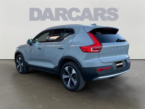 2025 Volvo XC40 B5 Core Bright Theme