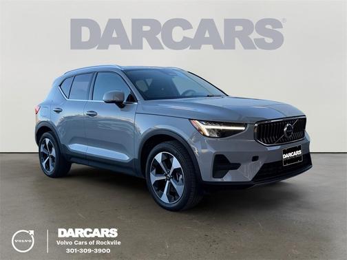 2025 Volvo XC40 B5 Core Bright Theme