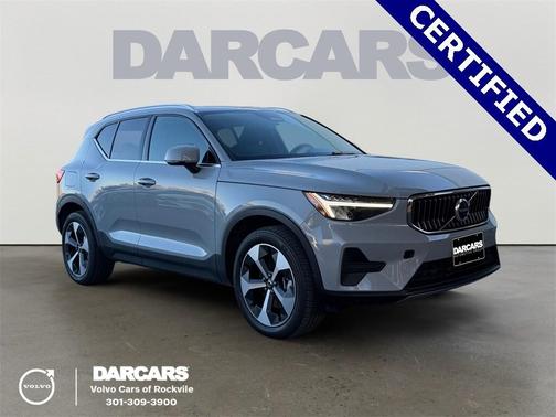 2025 Volvo XC40 B5 Core Bright Theme